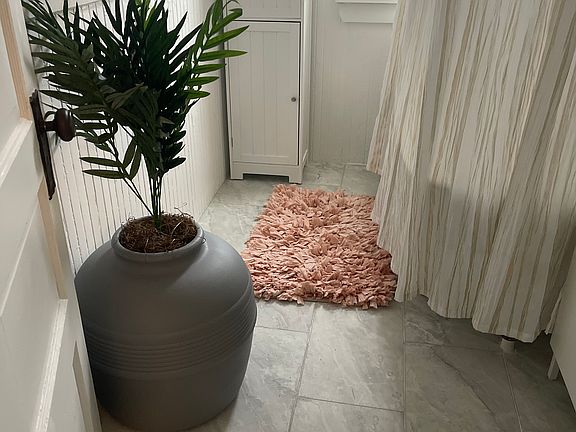 4th image of 543 Coggeshall St APT 2