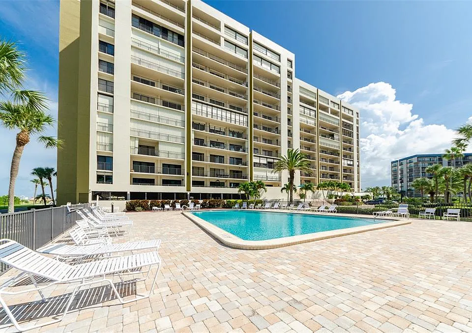 1480 Gulf Blvd #105