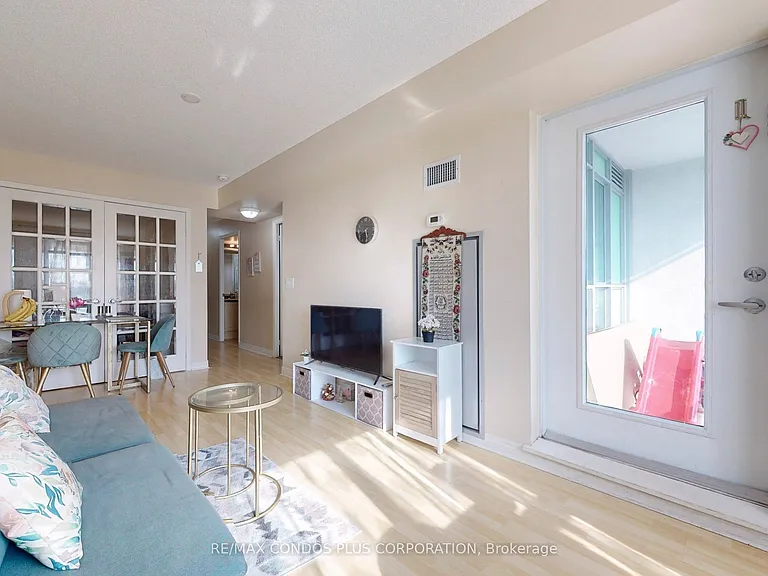 60 Fairfax Cres #315 — Photo 13