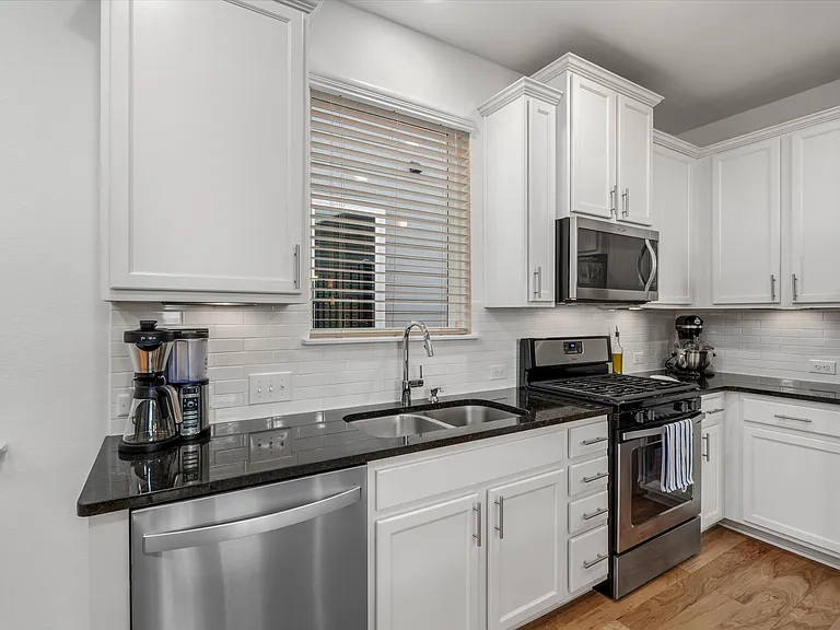 7407 Oberon St — Photo 6