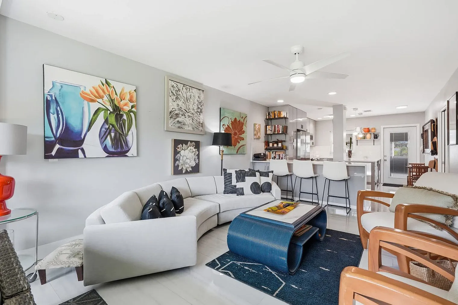 2 bed, 2.0 bath, 882 sqft, $9,420 — Photo 3
