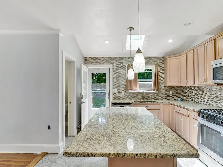 103 Robert St — Photo 4