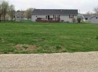 205 E Wurl Ln., Altamont, IL 62411