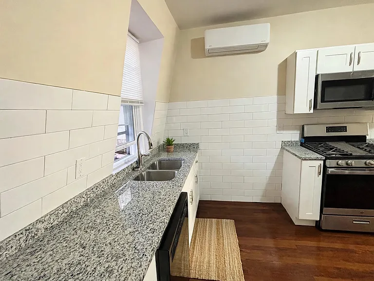 118 Locust St #3 — Photo 3