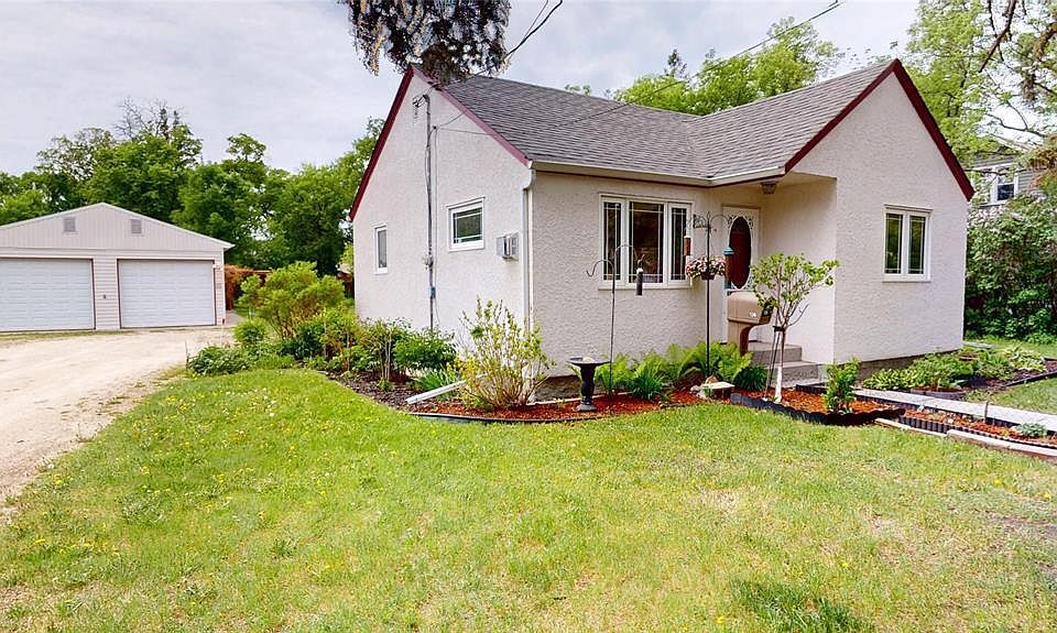 1st image of 136 Reid Ave