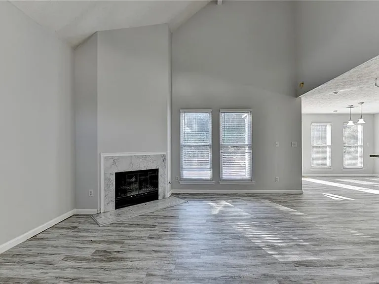 1112 Ashbury Dr — Photo 7