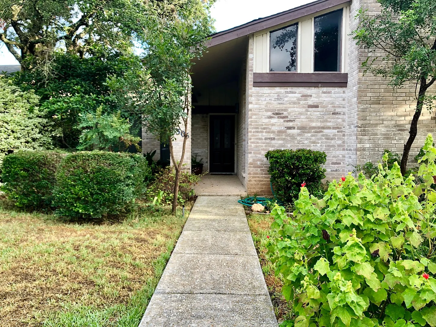 2 Bedroom 2 Bathrooms located in Woods of Shavano Subdivision — Photo 3
