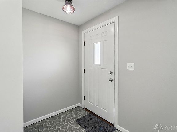 5th image of 448 Glenrose St