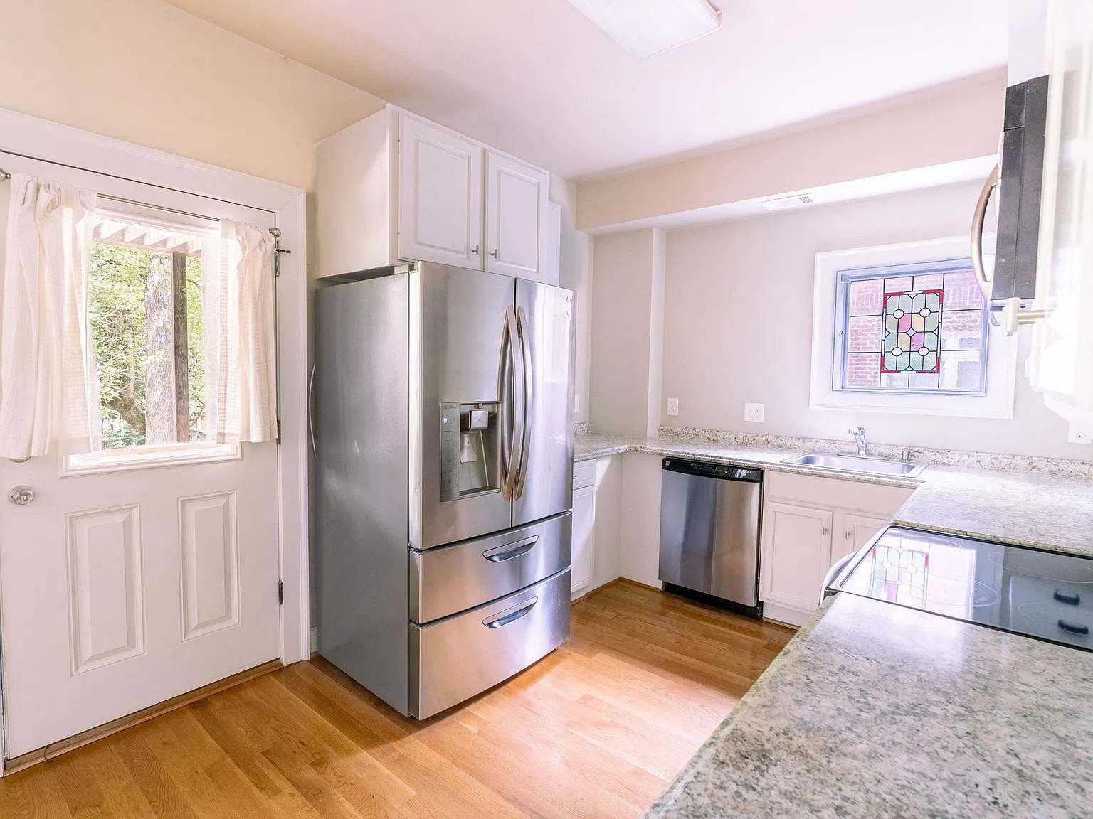 2 bed, 1600 sqft, $2,600 — Photo 4