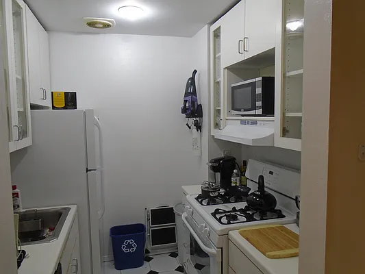 Rented by 18 REALTY | media 4