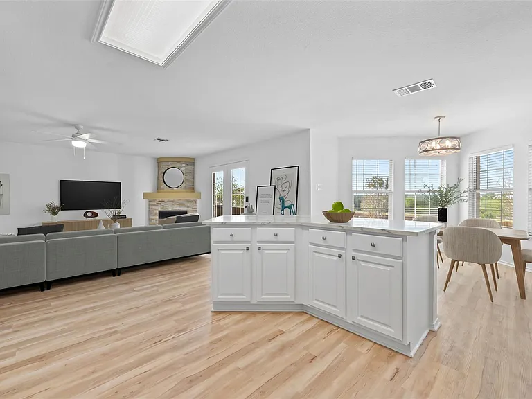 2412 Regal Park Ln — Photo 4