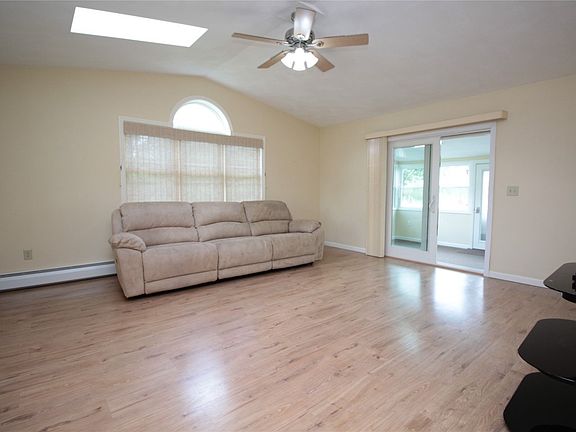 3rd image of 419 Colonial Dr