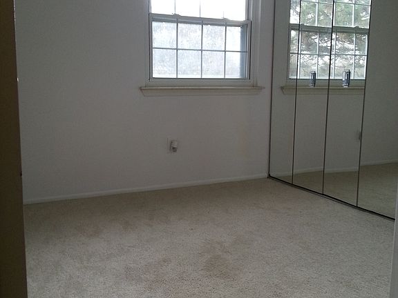 4th image of 910 Chestnut Hill Dr APT F
