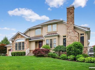 77 Windsor Ln, Ramsey, NJ 07446