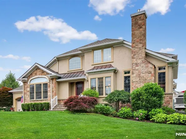 77 Windsor Ln, Ramsey, NJ 07446