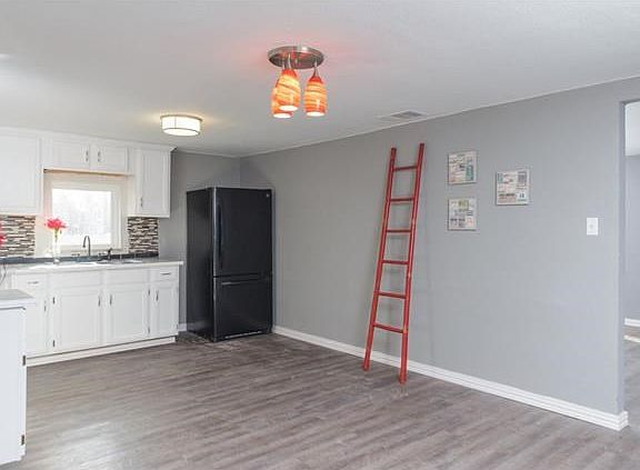 5th image of 1023 Gravel St