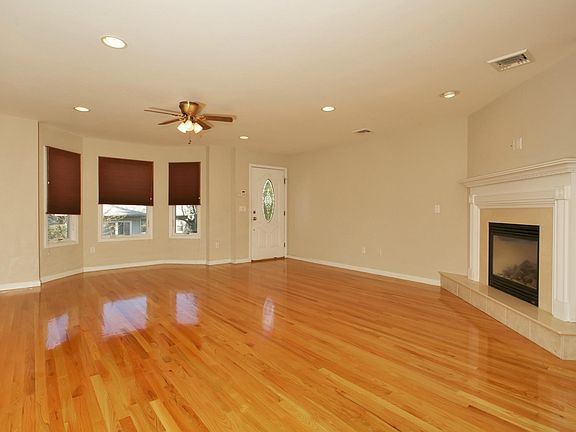3rd image of 28 Washington Ave #B
