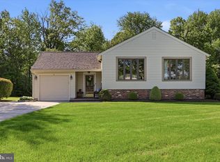2 Glacier Dr, Cinnaminson, NJ 08077
