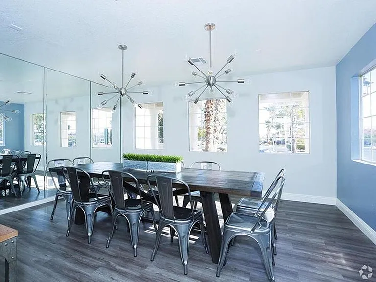 127 W Cypress St — Photo 17
