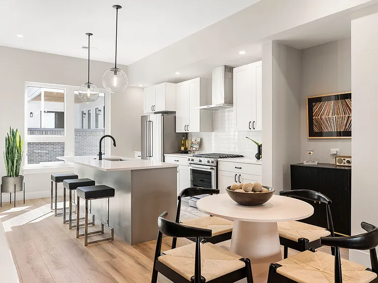 A Line Townhomes Central Park — Photo 6