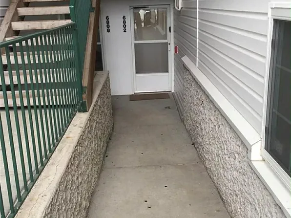 6802 N Olive St, Gladstone, MO 64118