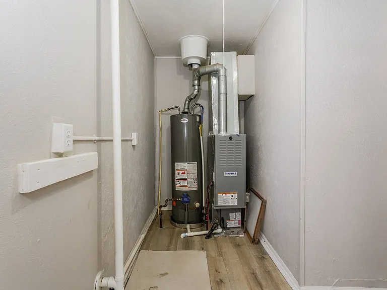 1793949_024_laundry_room_13574693.jpg