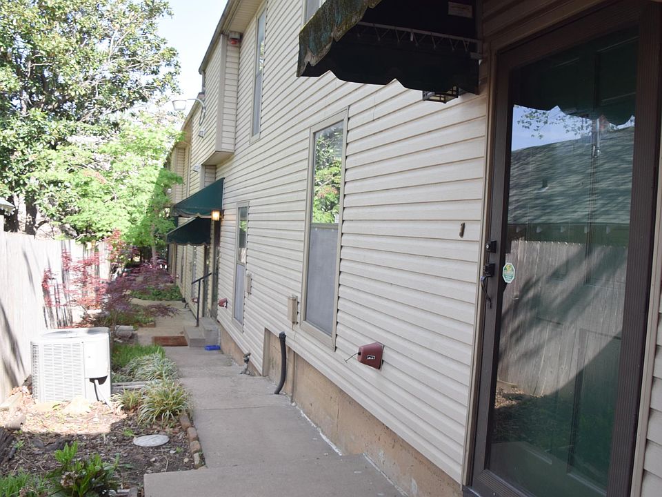 Front entrance with private walkway.