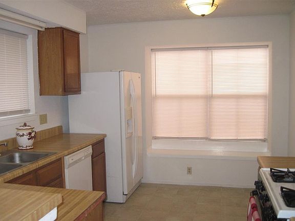 5th image of 418 Lost Rock Dr