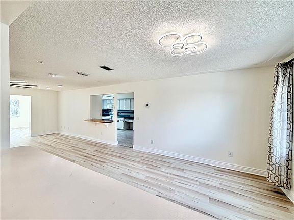 4th image of 17469 SW 35th Avenue Rd