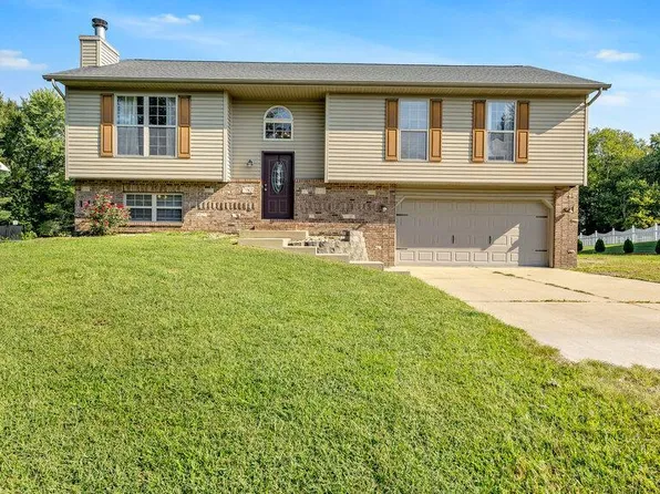 27 Lexington Ln, Highland, IL 62249