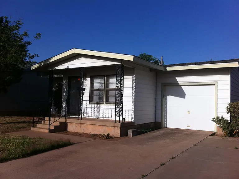 604 Steakley St — Photo 2