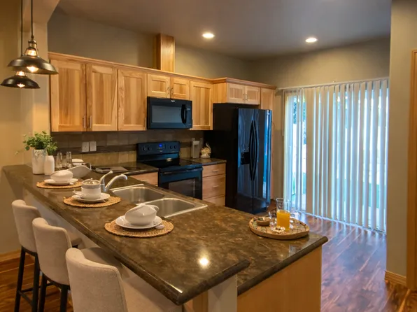 614 S 3rd St #A-d, Selah, WA 98942