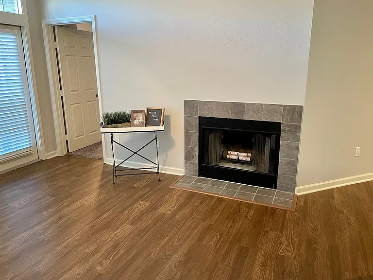 Nelson Pointe Apartment Homes — Photo 11