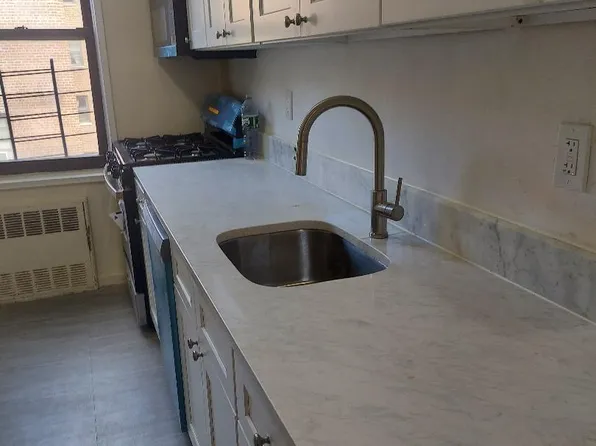 1577 East 17th Street image 2 of 9