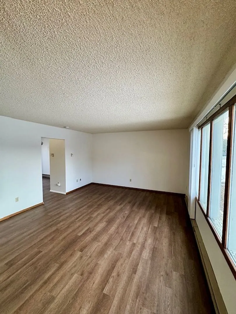 4 Bedroom, 2.5 Bathroom Townhouse, Close to MSU — Photo 2