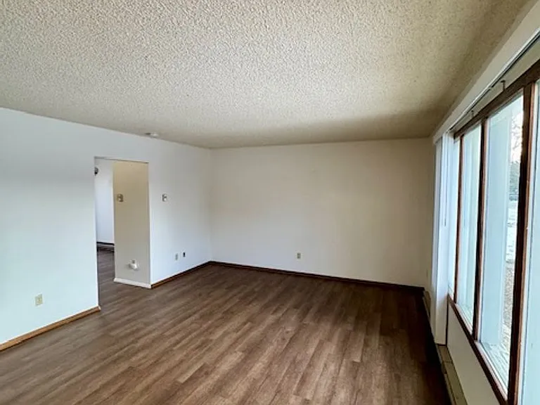 1605 W Koch St — Photo 2