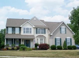 900 Red Coat Farm Dr, Chalfont, PA 18914