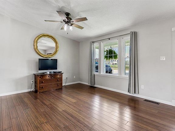 5th image of 4773 Lori Ln
