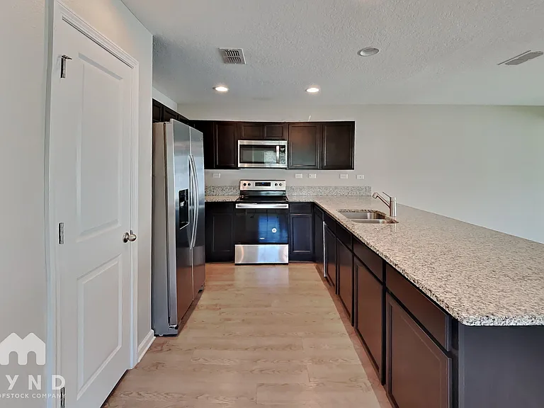 752 Henley Ct — Photo 5