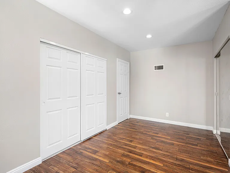 10227 Helendale Ave — Photo 17