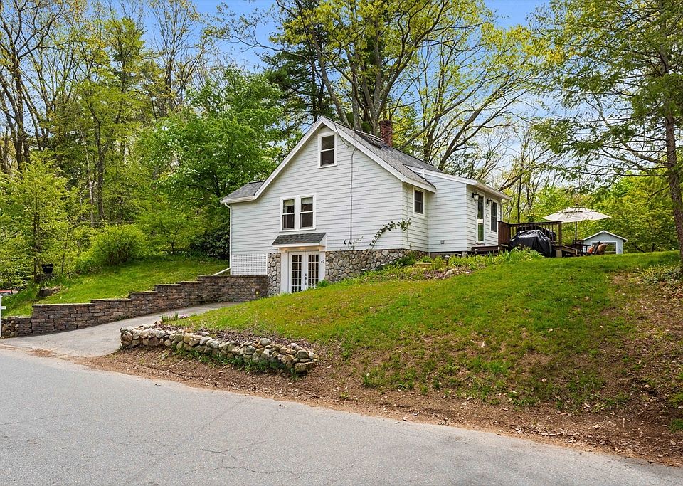 1st image of 40 Lake Dr