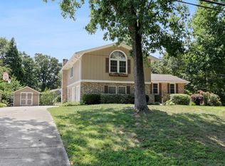 2539 Fontainebleau Dr, Dunwoody, GA 30360
