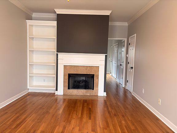2nd image of 207 Newport Meadows Cir #207