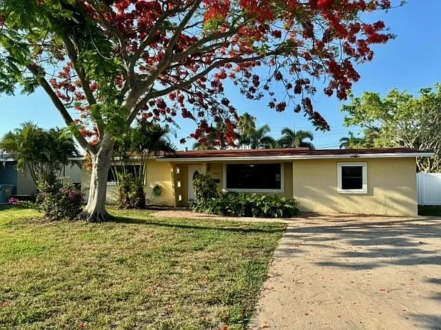 3 bed, 2.0 bath, 1357 sqft, $3,450 — Photo 2