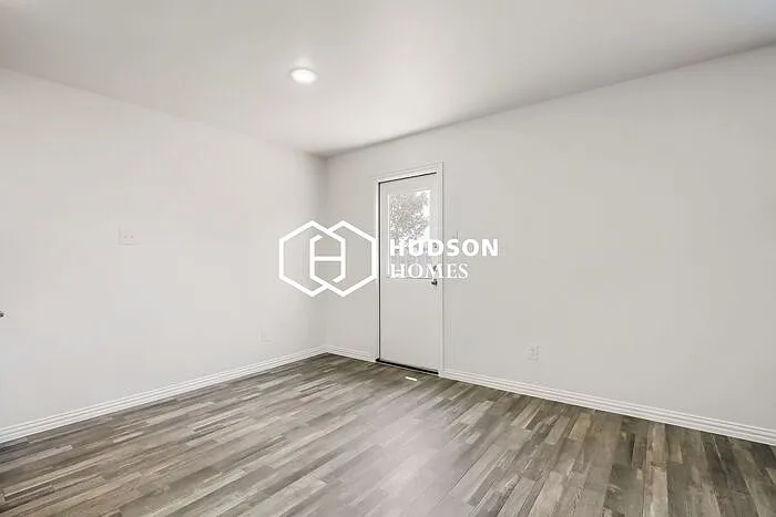3 bed, 2.0 bath, 1600 sqft, $1,575 — Photo 3