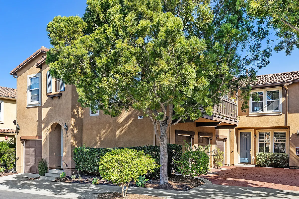 Building Photo - 13285 Calle Del Campo #5