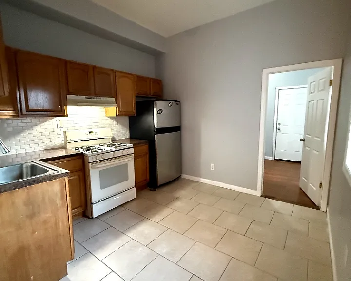 146 Ripley Pl #1L — Photo 1