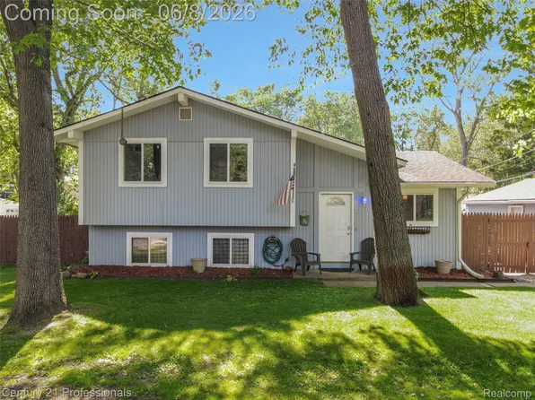 9664 Listeria St, Commerce Township, MI 48382