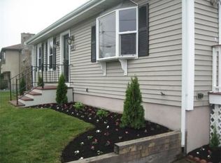 94 Oakridge Dr, Taunton, MA 02780