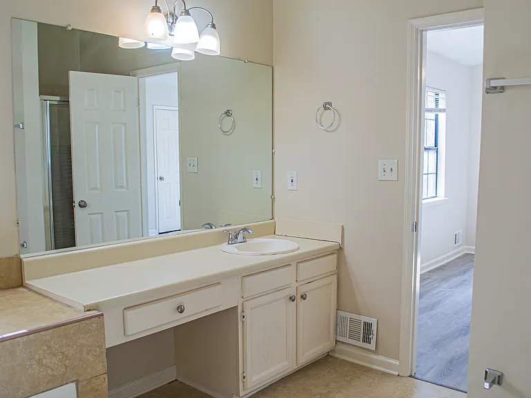 608 Wood Knoll Ct — Photo 23